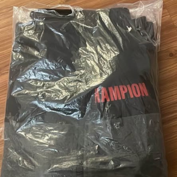 BRAND NEW men champion zip up sweater size S - Picture 4 of 4